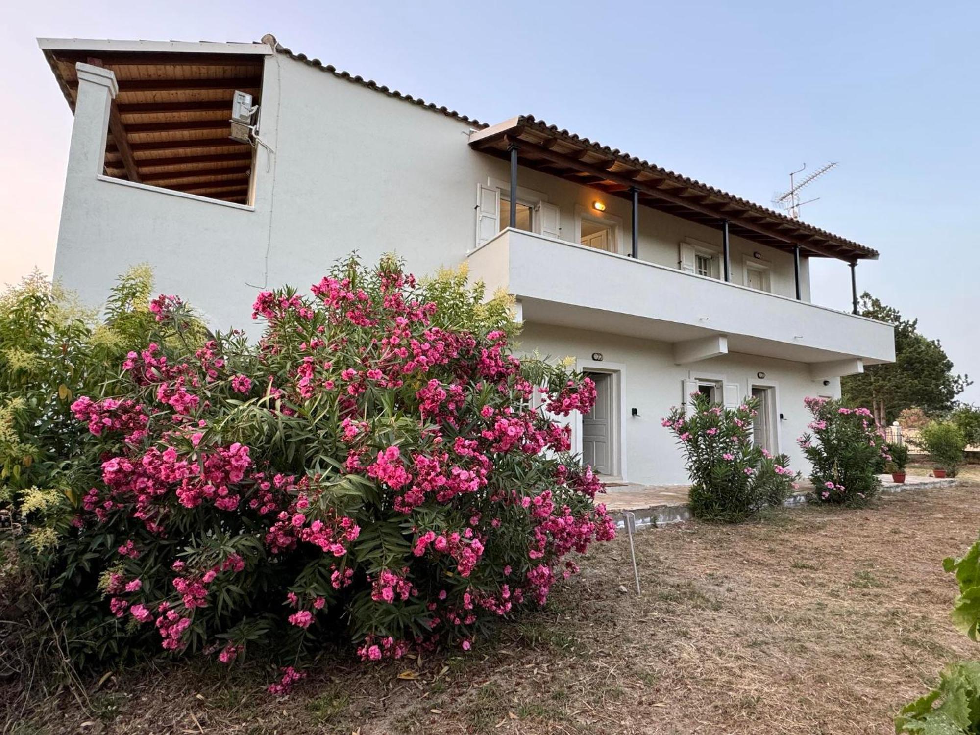 Kouros Apartments Litheres Екстер'єр фото